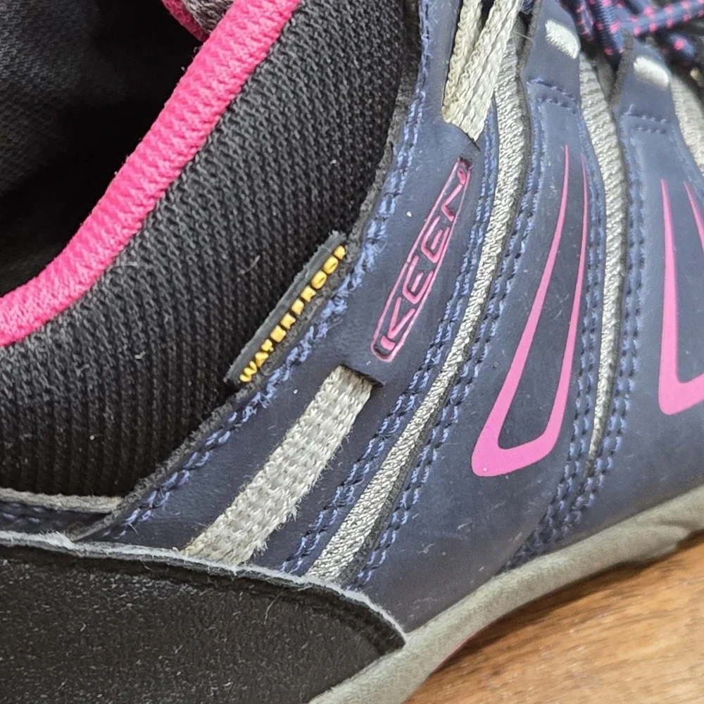 Keen Waterproof Hiking Boots Youth Size 5 Blue Gray‎ Pink Outdoor Nature
